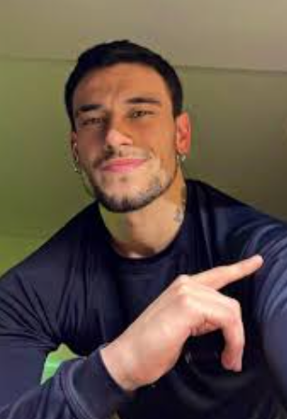 <em><strong>Carlos M.</strong></em>